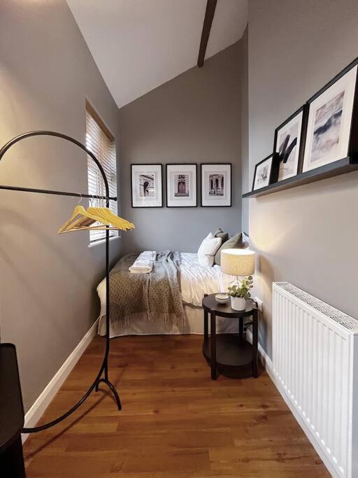 Cosy 2 Bedroom Apartment Todmorden Exterior photo